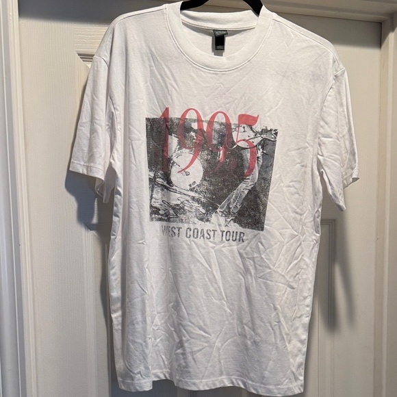 Wild Fable Oversized White Graphic 1995 West Coast Tour Concert Tee Size S NWT - Picture 4 of 5